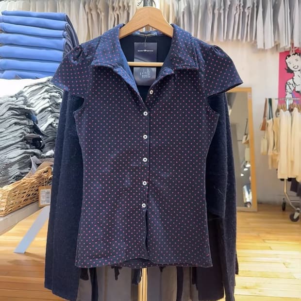 삽니다)브랜디 멜빌 빨간 땡땡이 도트 반팔 셔츠 삽니다!