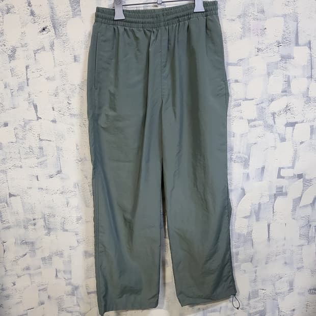 무신사스탠다드 카키 밴딩 트레이닝 우븐 팬츠 