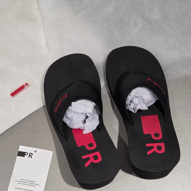 practical and realistic bold flip flop S