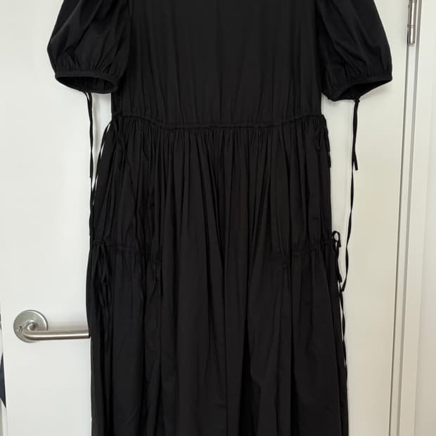 그로브 블랙 퍼프 원피스 