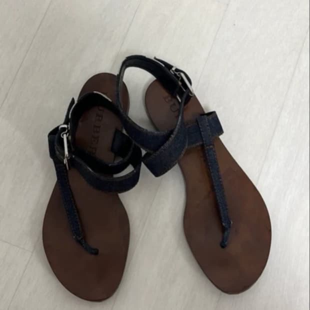 버버리 데님 스트랩 샌들 240정품