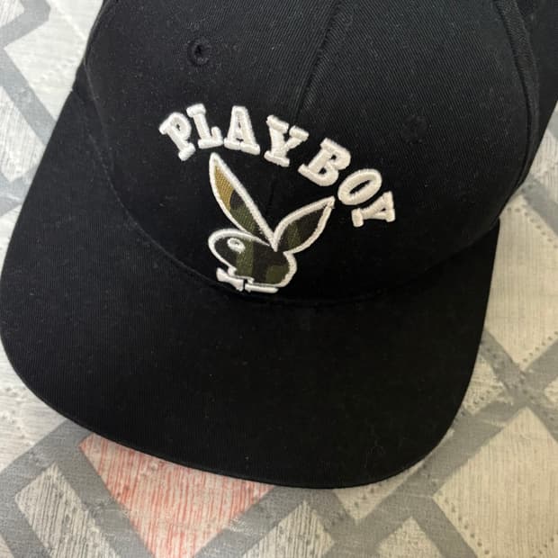 플레이보이 카모 캡