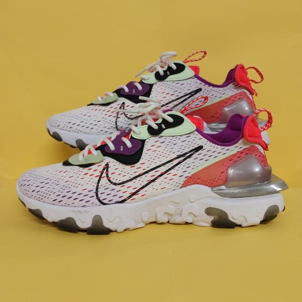 남성 나이키 리액트 비전 베얼리 볼트 화이트 운동화 (280)