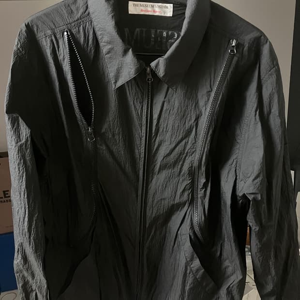 더뮤지엄비지터 자켓