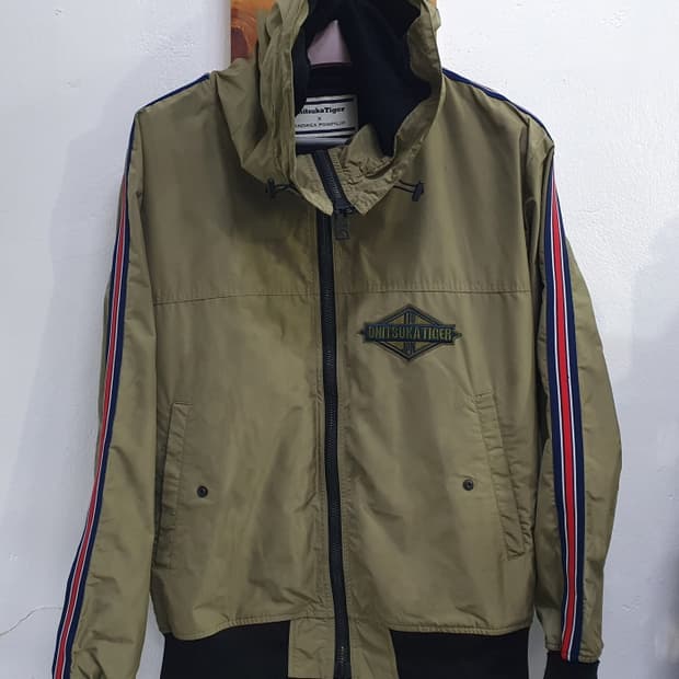 오니츠카 타이거 후드바람막이(100)