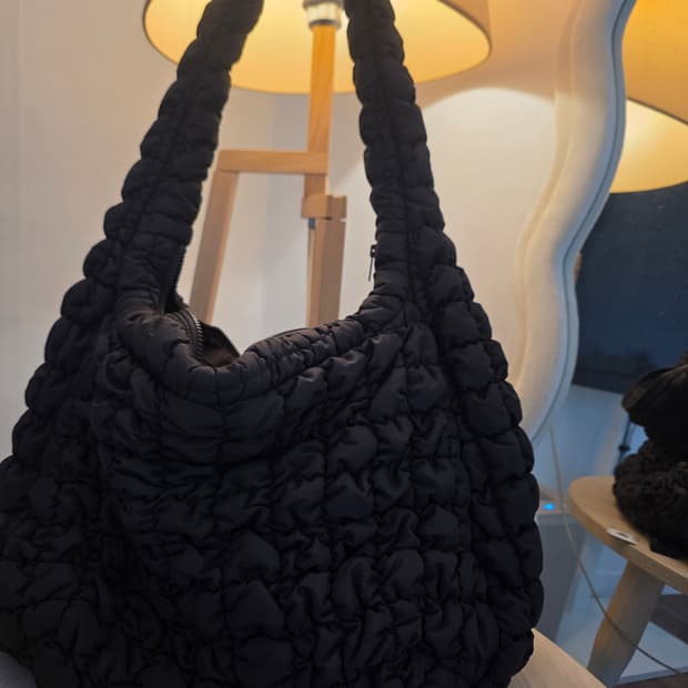 코스 블랙 퀼팅 범백 0916460 0 팝니다.