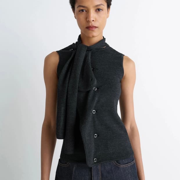 [XS,S,M]르메르 25fw 스카프 슬리브리스 가디건/차콜