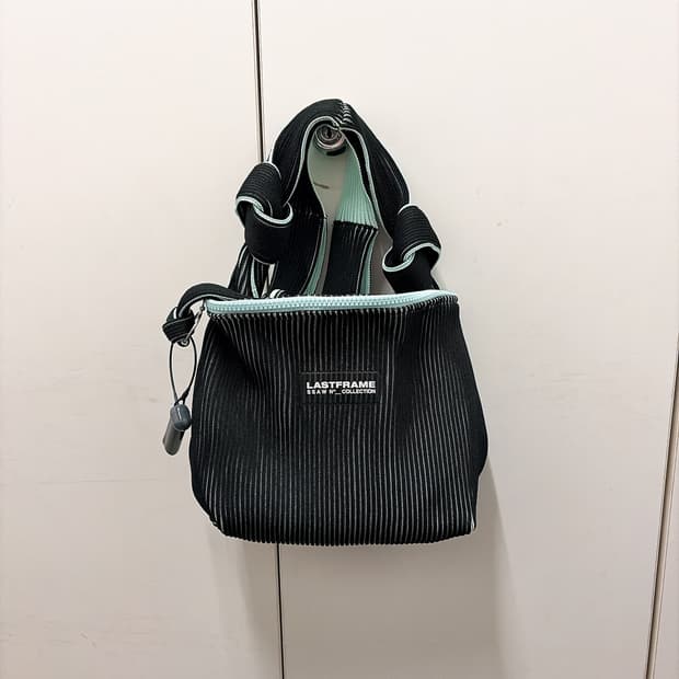 (정품/새상품) 라스트프레임 여성 블랙 오비 니트 핸드백 토트백