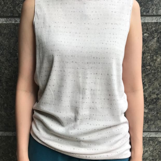 Purple dots sleevelees top