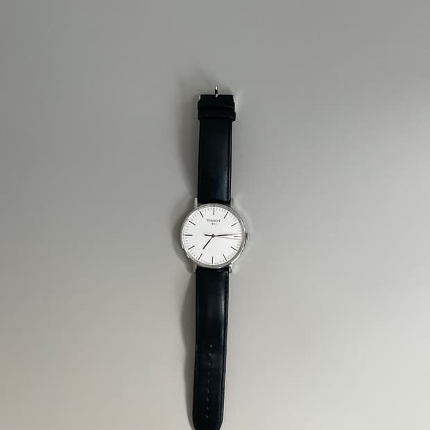 티쏘 tissot t-클래식 에브리타임 남성 가죽 시계 42mm