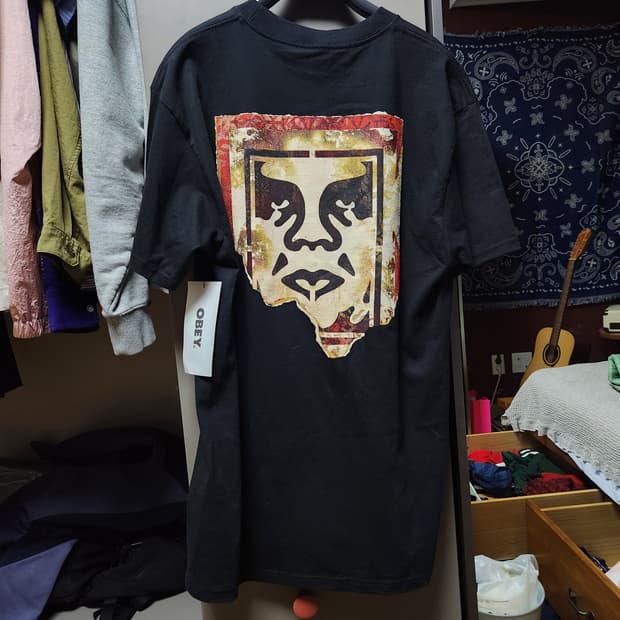 Obey  ripped icon tee