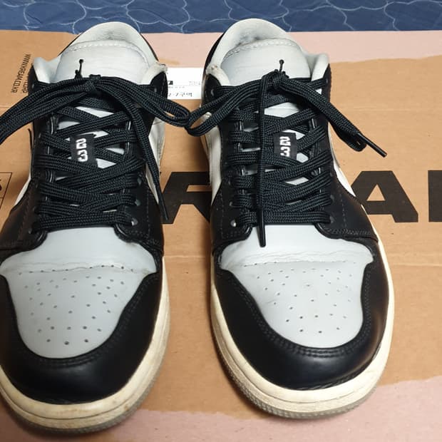 나이키 조던1 로우 블랙 라이트 스모크 그레이 (265)