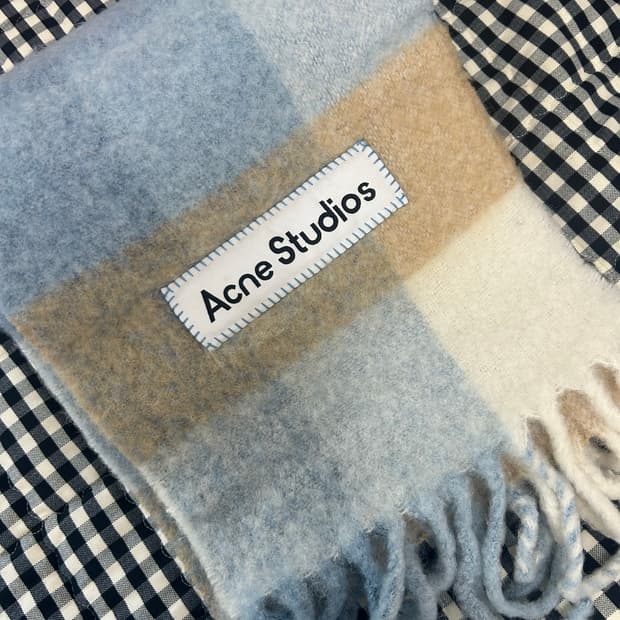 아크네 스튜디오 모헤어 머플러 파스텔블루