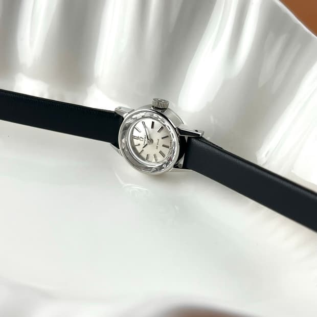 OMEGA Lady mini round steel watch