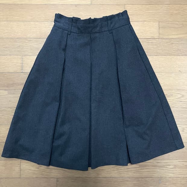 일본 회색 플리츠 미디 스커트