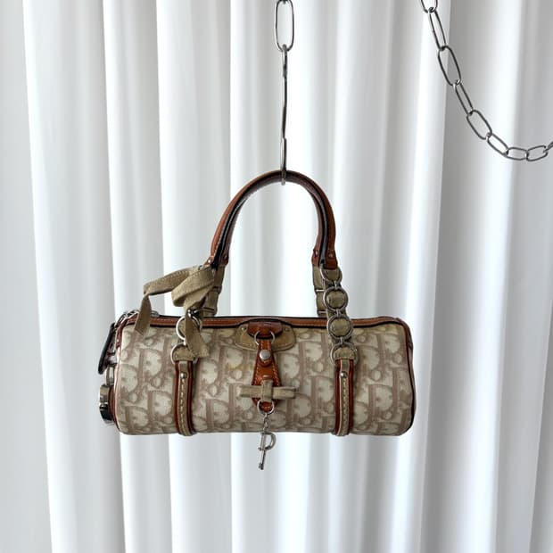 디올 로맨틱 트로터 하트 참 숄더백  