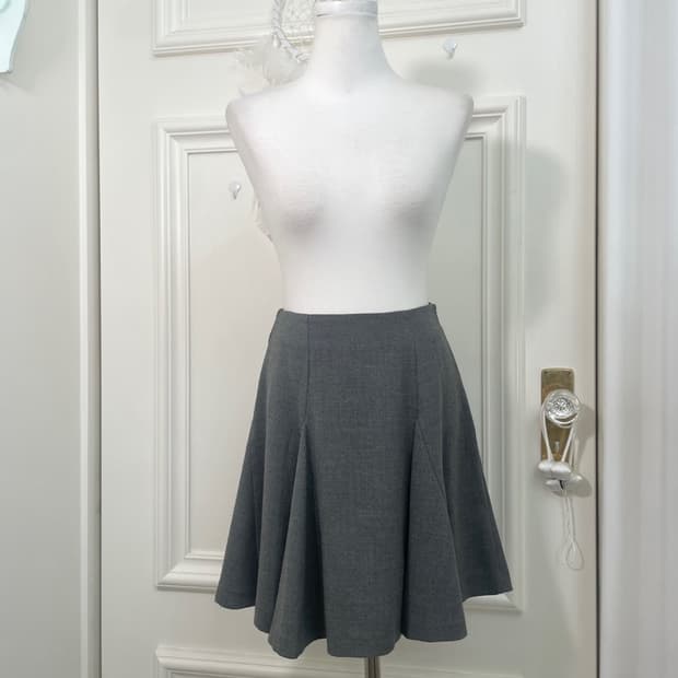 FEROUX gray back bow flare midi skirt