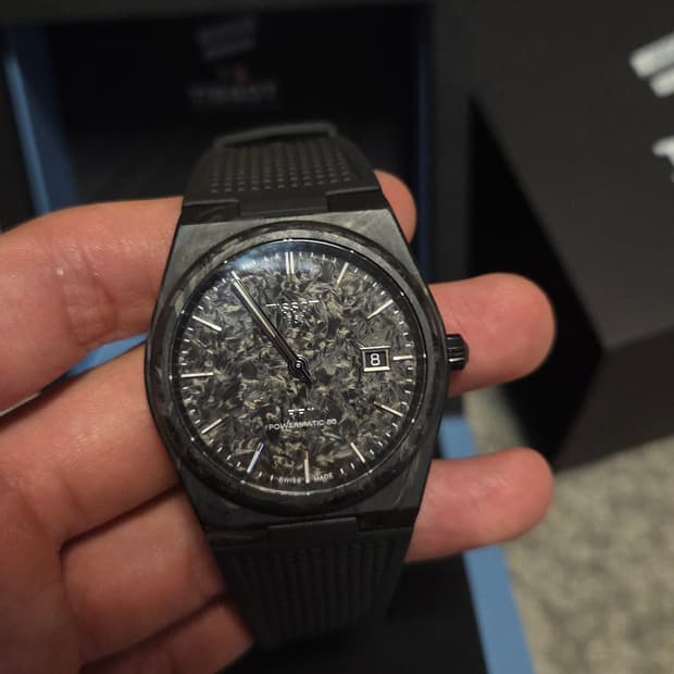티쏘 카본 에디션 40mm 파워매틱 80 판매합니다