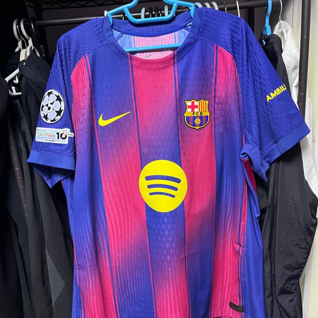 25-26 바르셀로나 홈 유니폼 XL 레반도프스키 마킹