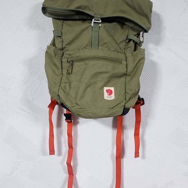 피엘라벤 폴드색24그린 백팩 오렌지 스트랩