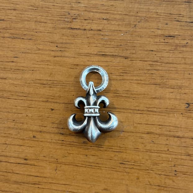 크롬하츠 플레어 참 펜던트