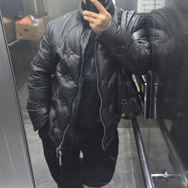 루이비통 모노그램 가죽패딩 한정판105사이즈