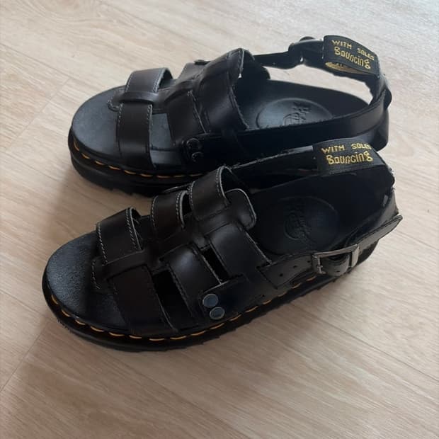 닥터마틴 샌들