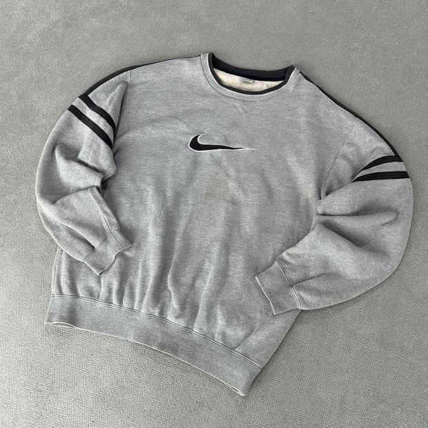 나이키 그레이 스우시 맨투맨 