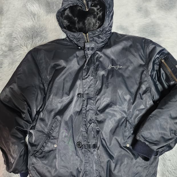 션존 후드 덕다운 패딩 점퍼 블랙