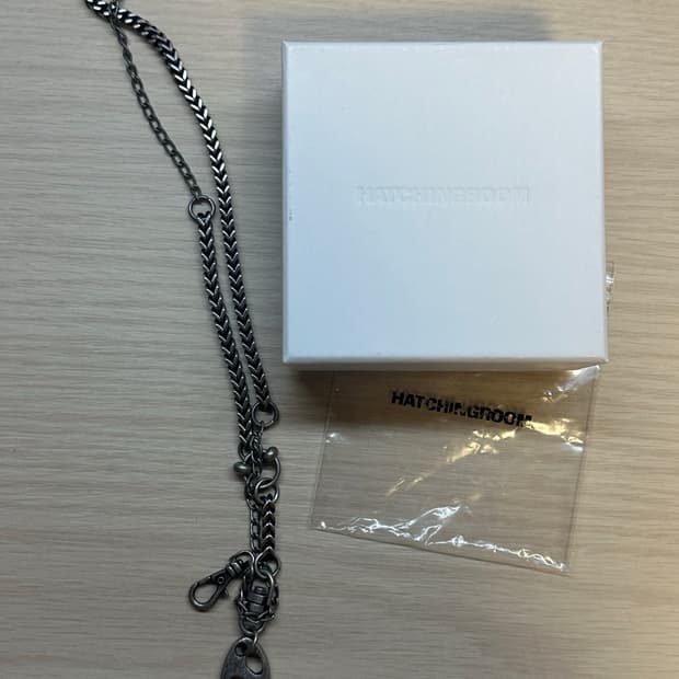 해칭룸 브로큰 에그 목걸이 broken egg necklace