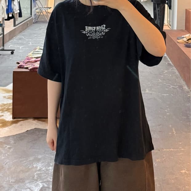 빈티지 레터링 로고 블랙 반팔 H3182