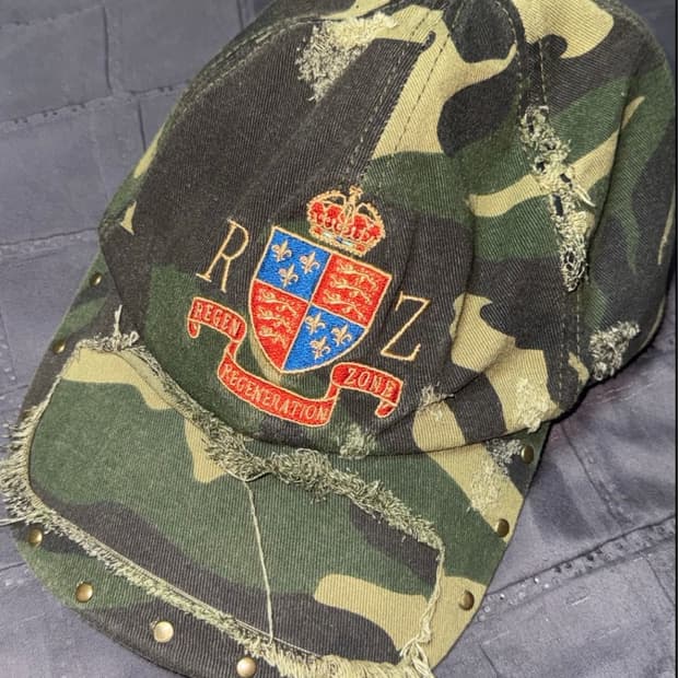 희귀매물 ‼️ Regen Zone Stud Camouflage Cap