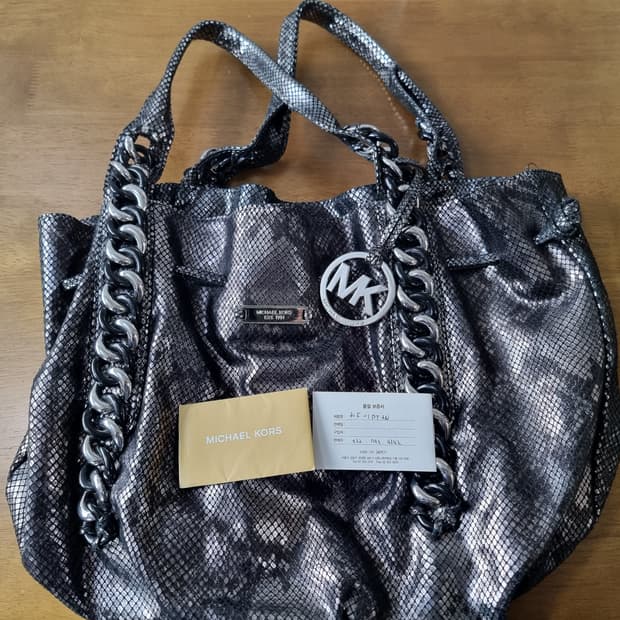 마이클 코어스 뱀피 가방