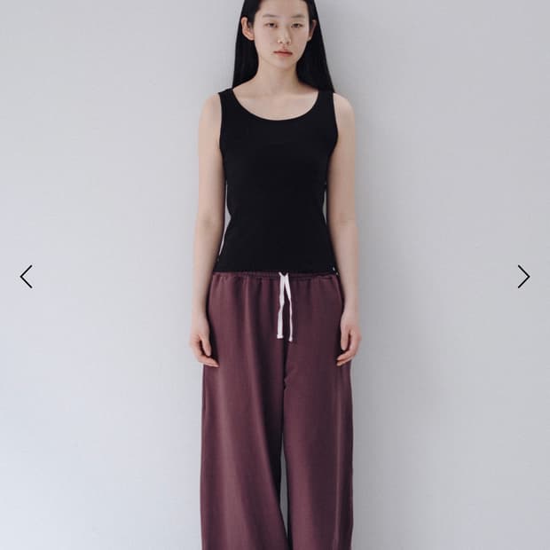 새상품 오헤시오 베이직 유넥 슬리브리스 블랙