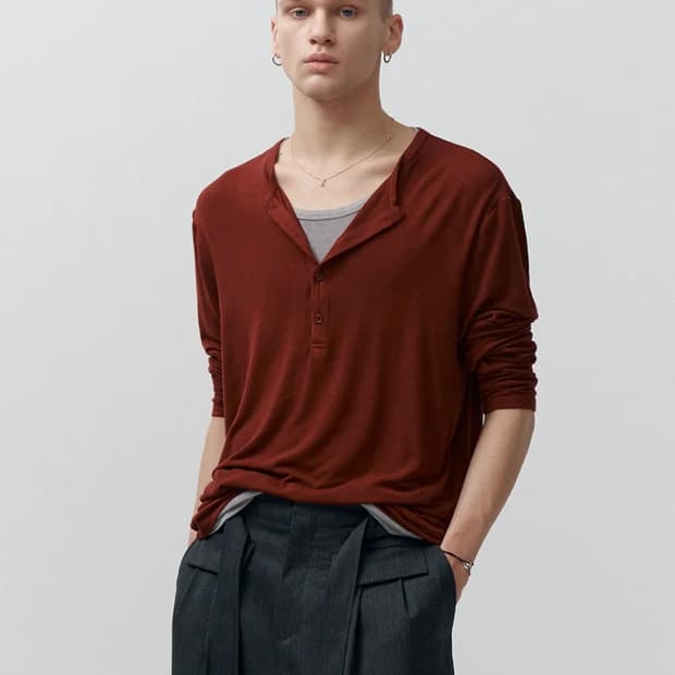 노이어 레이어드 헨리넥 롱 슬리브 티셔츠 (와인그레이) 48사이즈