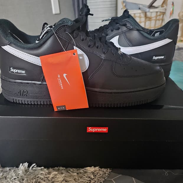 270 새상품 나이키 슈프림 에어포스1 로우 블랙 화이트