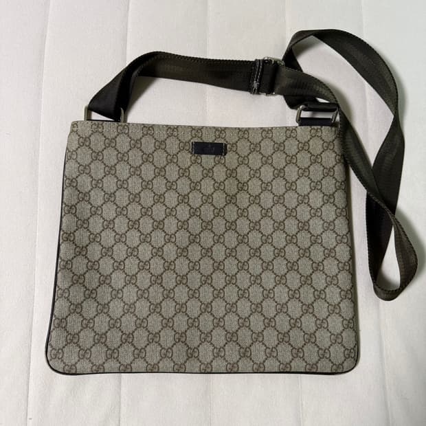 구찌 GG 수프림 크로스백