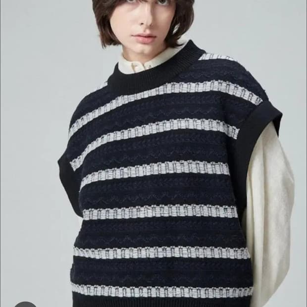 한섬 시스템 2022 스트라이프 니트 베스트  F사이즈