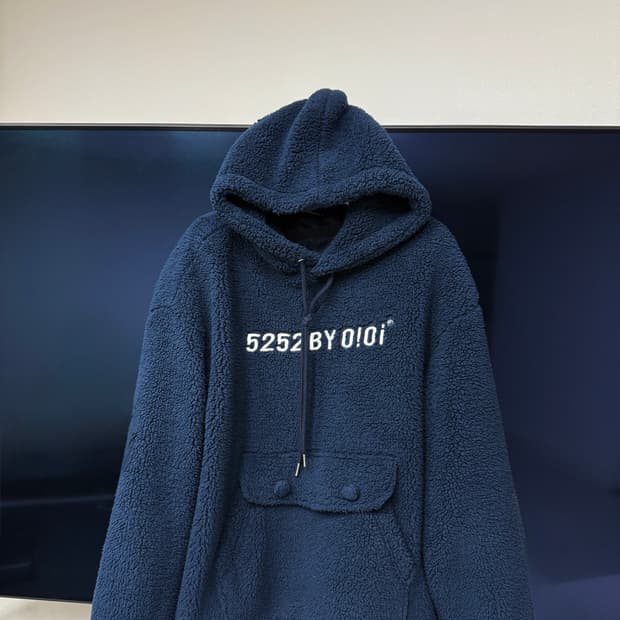 OIOI 뽀글이 후드티 네이비