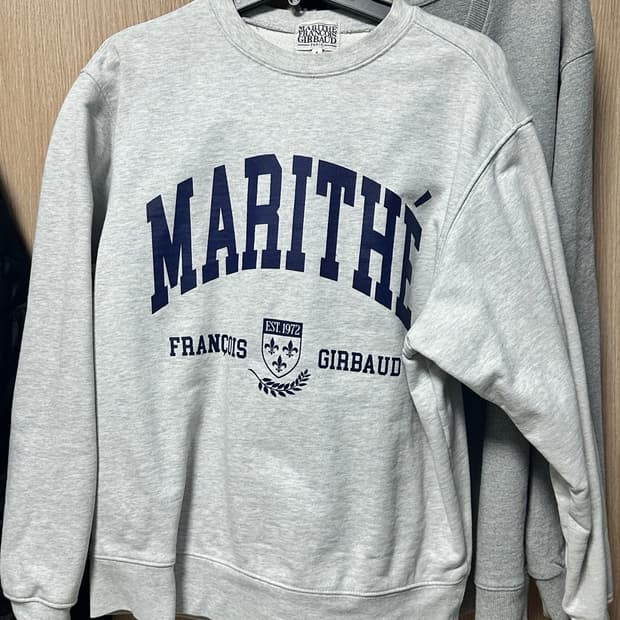 마리떼 프랑소와 저버 로고 맨투맨 그레이