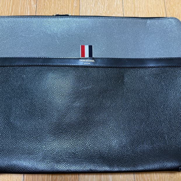 정품 톰브라운 클러치백 블랙/회색