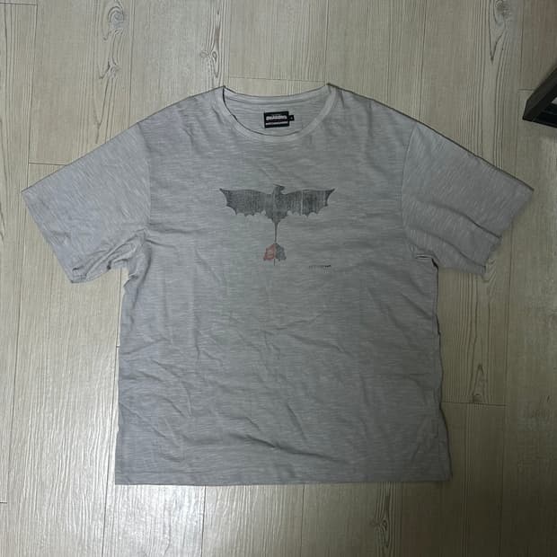 해칭룸 드래곤 길들이기 티셔츠 4사이즈 판매합니다!!