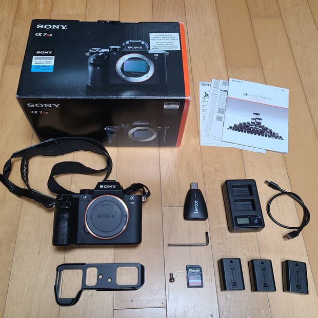 소니 A7R2 풀프레임 카메라 풀박스 (정품배터리 3개, 233컷)