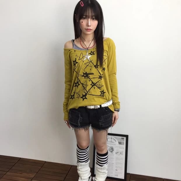 JPN along Star Graphic Long Sleeve Tee