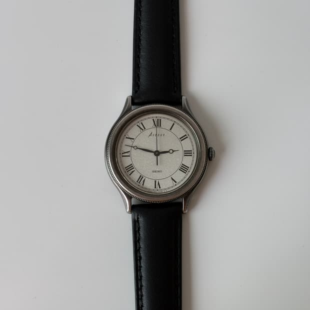 1980s Avenue Roman Index Black Quartz