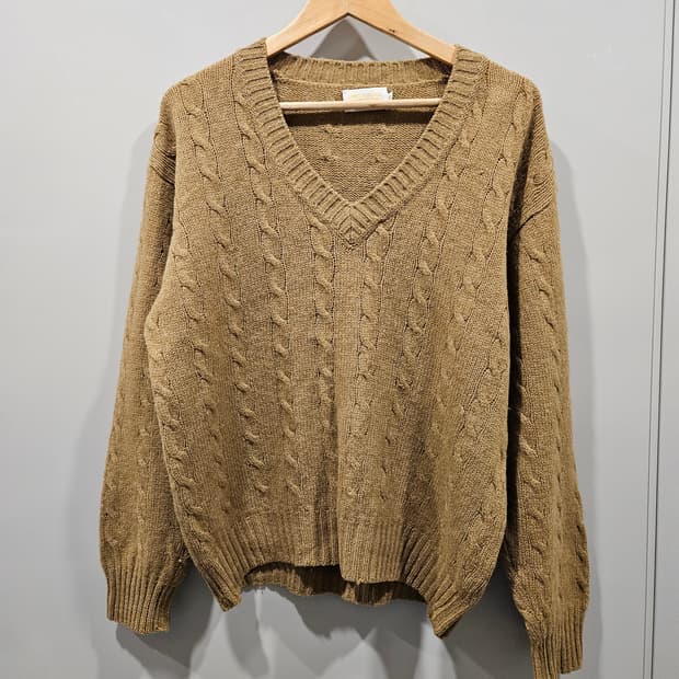 베네통 브이넥 케이블 니트