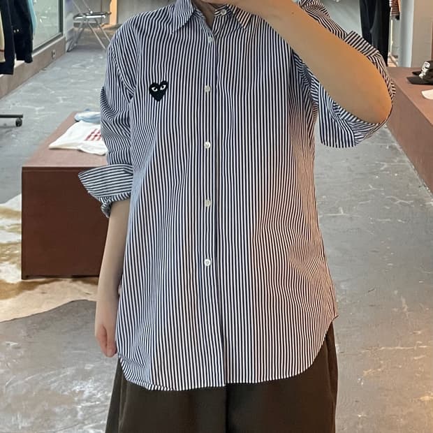 꼼데가르송 스트라이프 블랙하트 와펜 셔츠 H2509