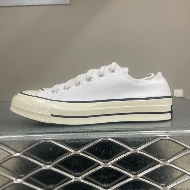 컨버스 척 70 로우 빈티지 캔버스 핀스트라이프 화이트 245