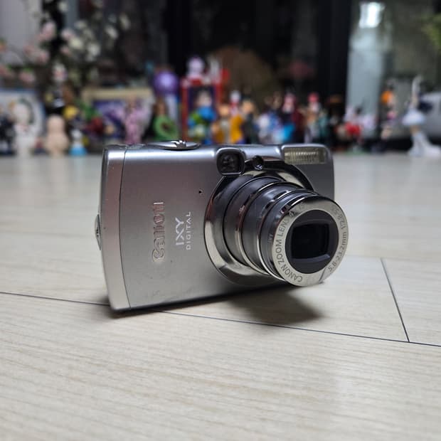 canon ixy digital 800 is