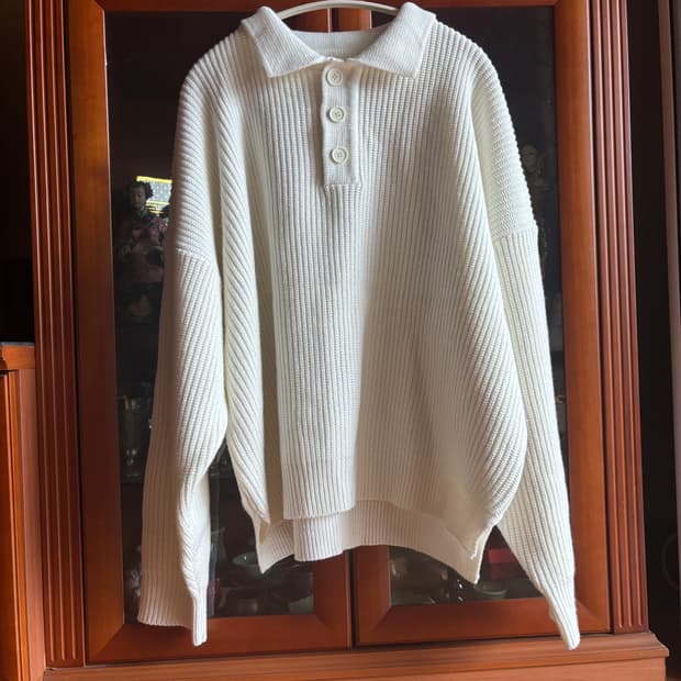 테네르 화이트 카라 니트